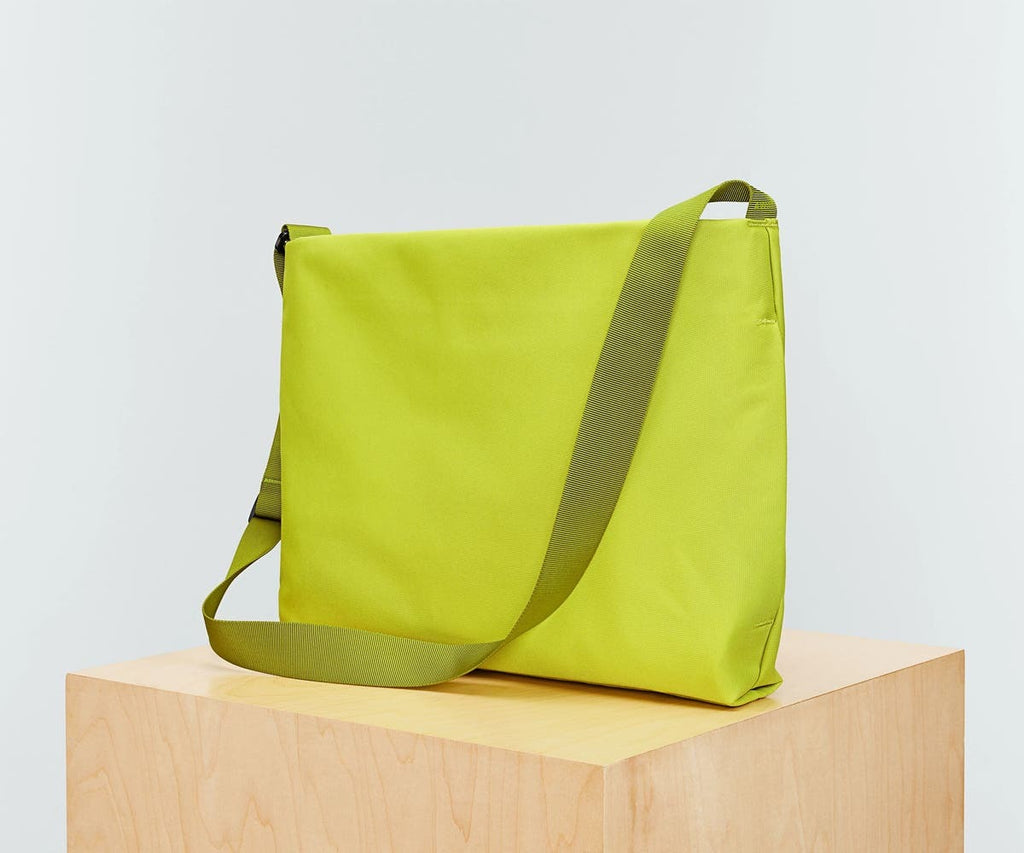 Active Messenger 16L in Atomic Celery